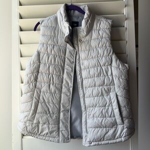 GAP - XL -  Women's Light Gray Quilted Vest Zipper, Snaps, Pockets